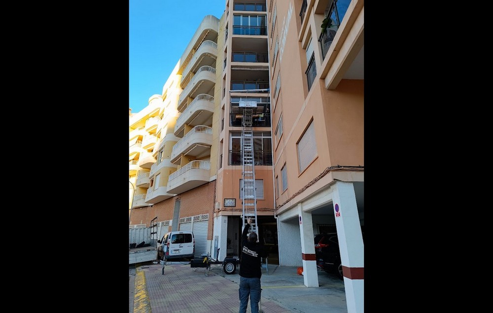 Rénovation d’un appartement en Espagne avec monte-charge en façade